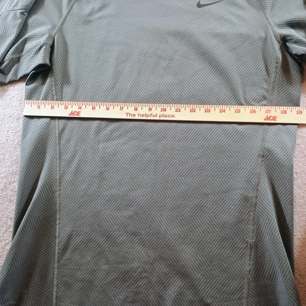 Nike Mens Dri-FIT Mock Neck Long Sleeve Training Top Grey Large Chevron